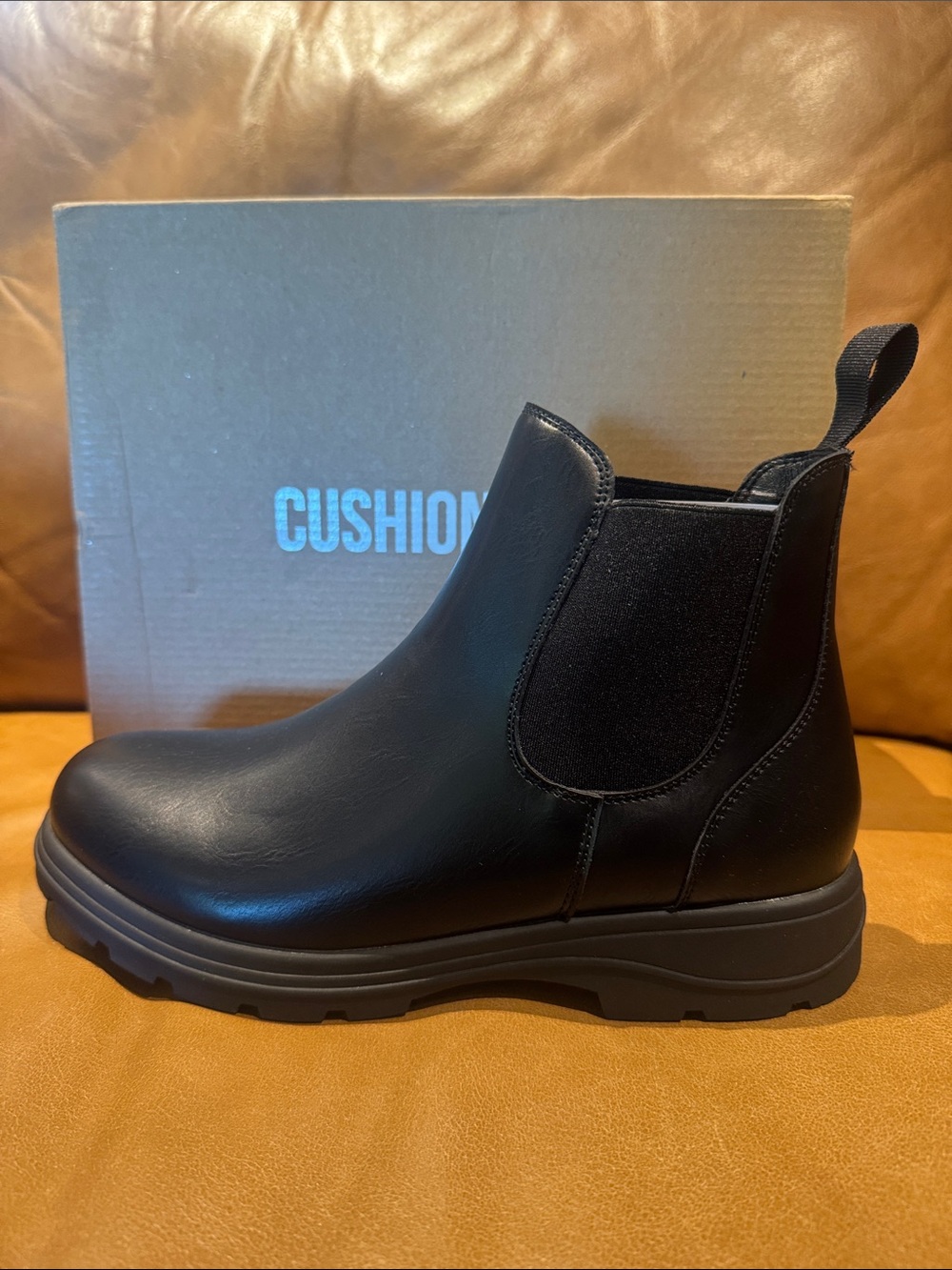 NIB Cushionaire Britain Chelsea Boots Women’s 9.5M Black Memory Foam Comfort
